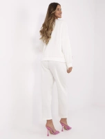 Ecru dwuczęściowy komplet z naszywkami