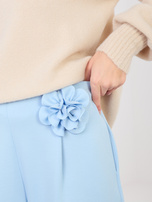 Pastelowe niebieskie dresowe spodnie ze ściągaczami