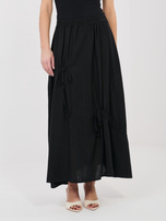 Czarna rozkloszowana spódnica na lato