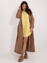 Jasnożółta sweterkowa sukienka w warkocze