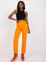 Jasnopomarańczowe spodnie garniturowe z ozdobnym paskiem Sewilla 