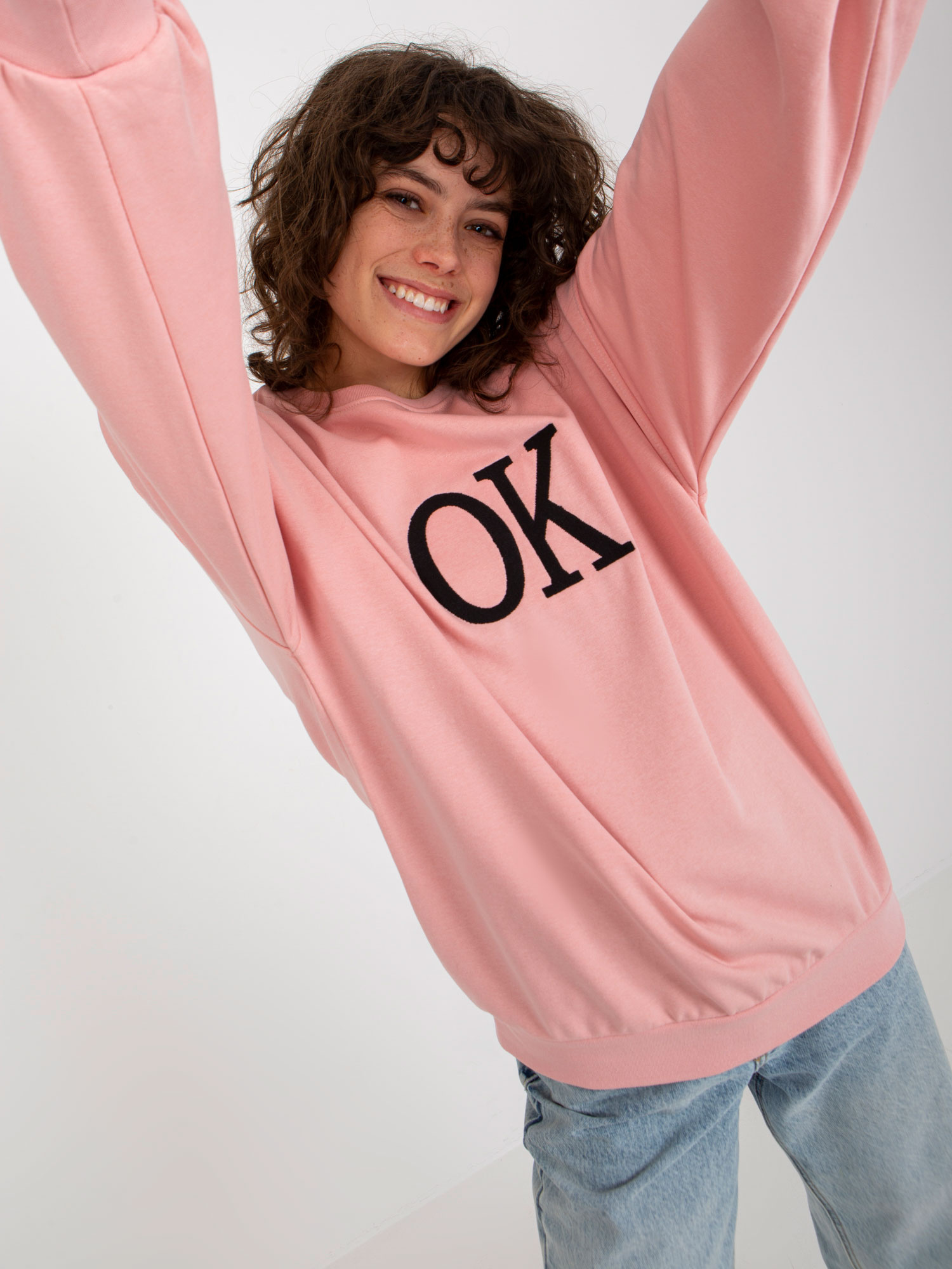 Szara luźna bluza oversize bez kaptura z haftem