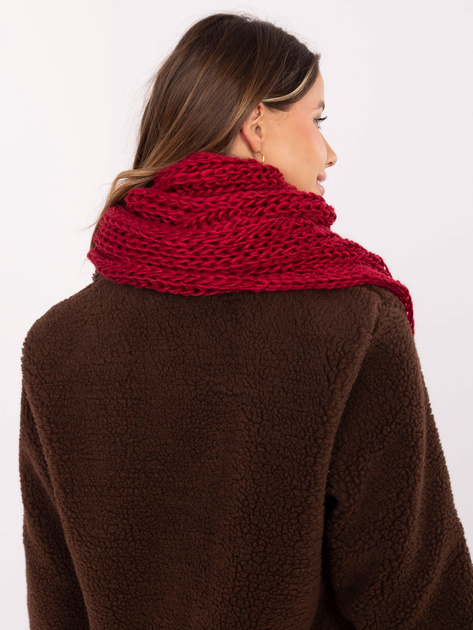 Czerwony długi szal damski