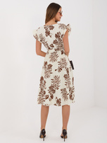 Brązowa rozkloszowana sukienka z wiązanym paskiem