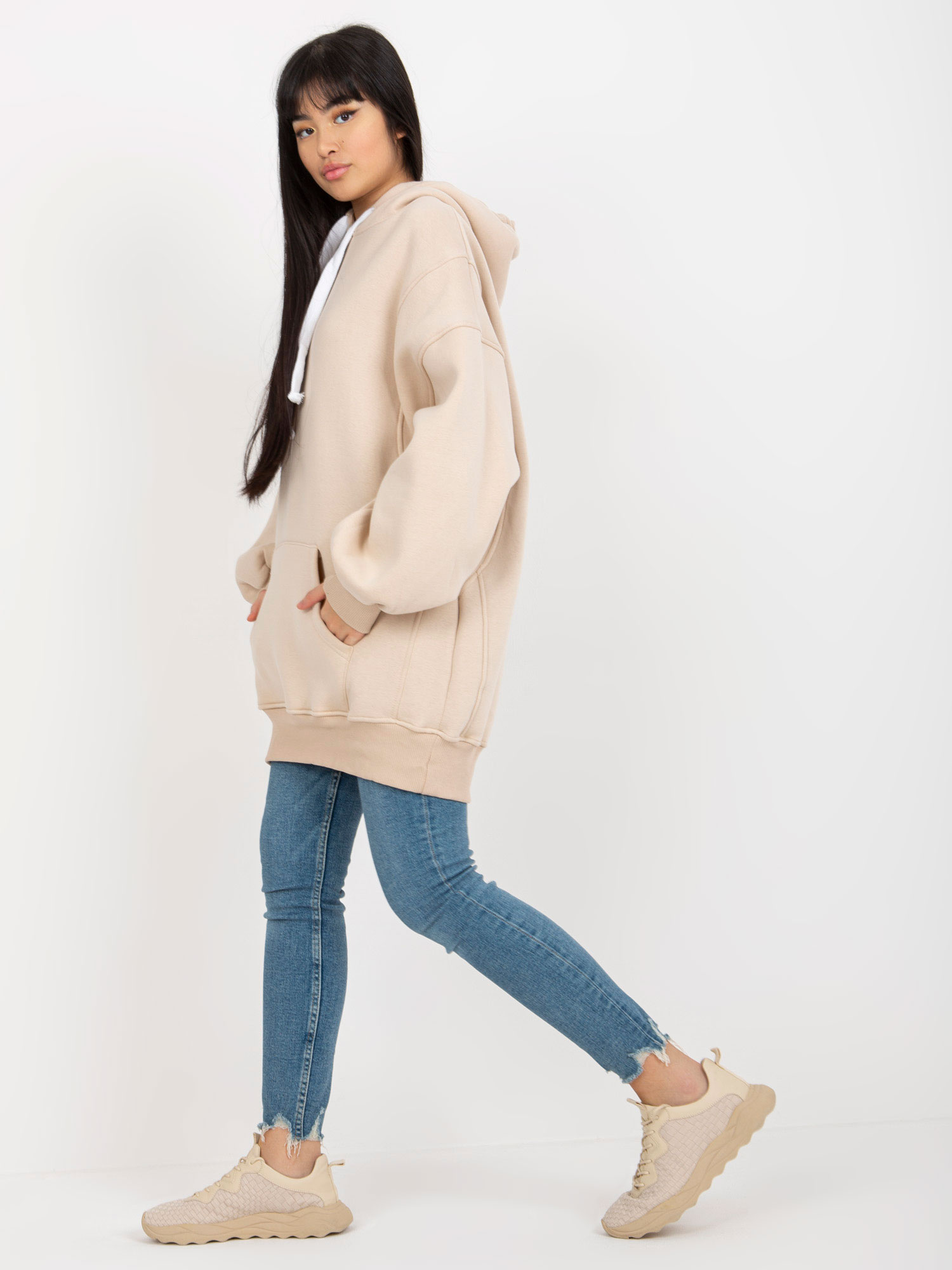 Beżowa dresowa długa bluza basic o kroju oversize