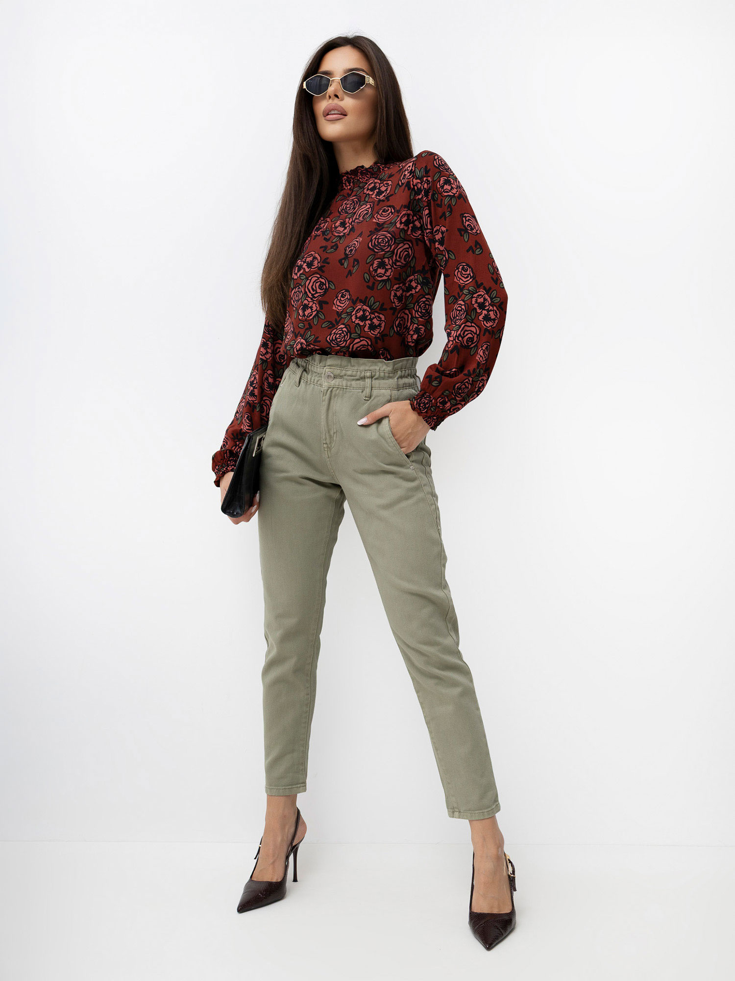 Bordeaux elegante Bluse mit Rosen.