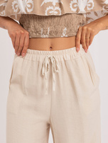 Hellebeige, breite Hosen aus Viskose.