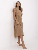 Camelowa rozkloszowana sukienka na lato