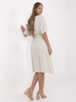 Bežinė vasarinė moteriška suknelė iš mušelino.