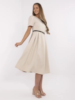 Beżowa elegancka sukienka z krótkim rękawem