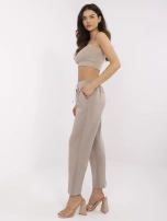 Ciemnobeżowe dresowe spodnie basic z wiązaniem