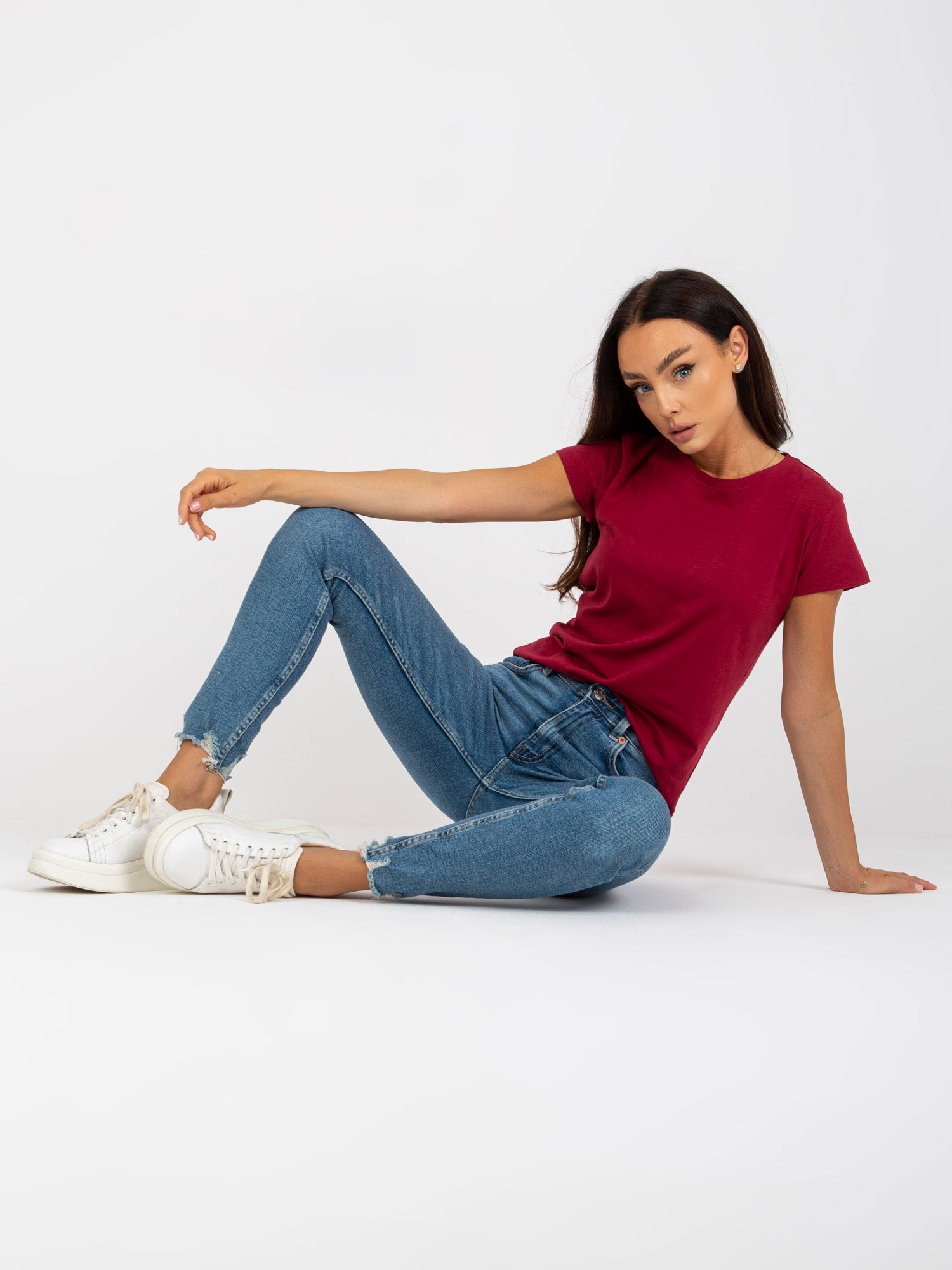 Bordowy t-shirt basic z okrągłym dekoltem