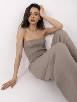 Dunkelbeige ärmellose Sommeroverall.