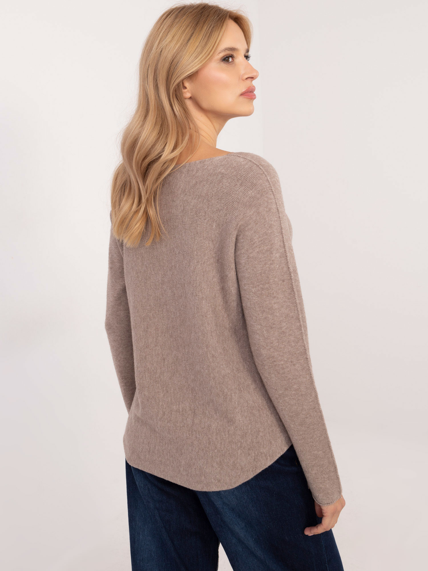 Hurtownia Ciemnobeżowy dwustronny sweter basic