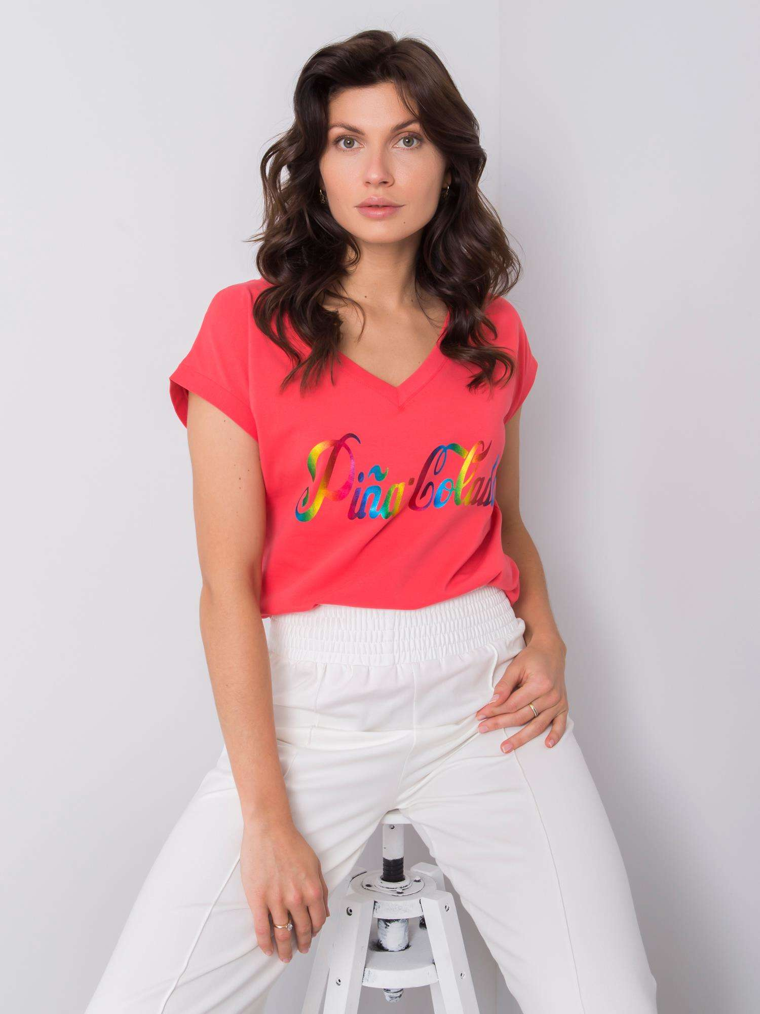 Koralowy t-shirt z nadrukiem Hollis