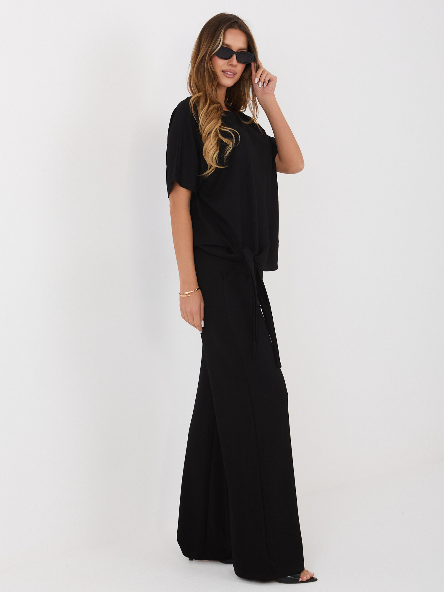 Czarny damski komplet z krótkimi rękawami