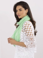 Jasnozielona cienka chusta z marszczeniem