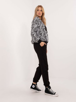 Hurtownia Biało-czarny dresowy komplet z literą M