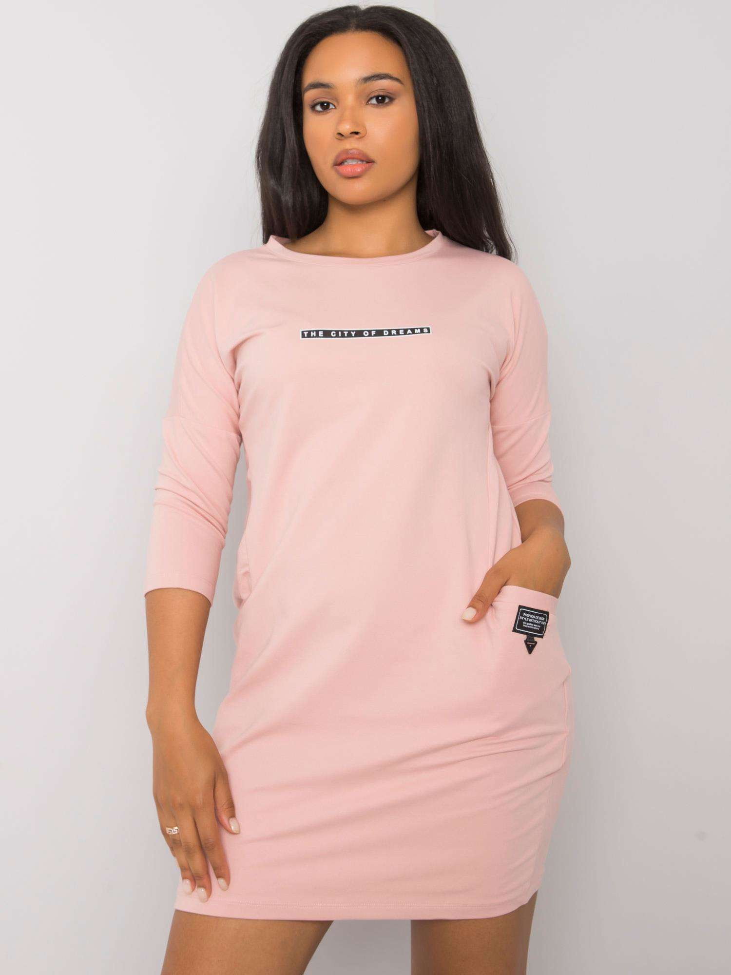 Schmutzig-rosa Plus-Size-Kleid mit Taschen Sereia.