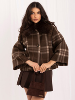 Brauner kariert Mantel mit locken 3/4 Ärmeln.