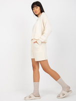 Hurtownia Ecru dzianinowy komplet casualowy z szortami