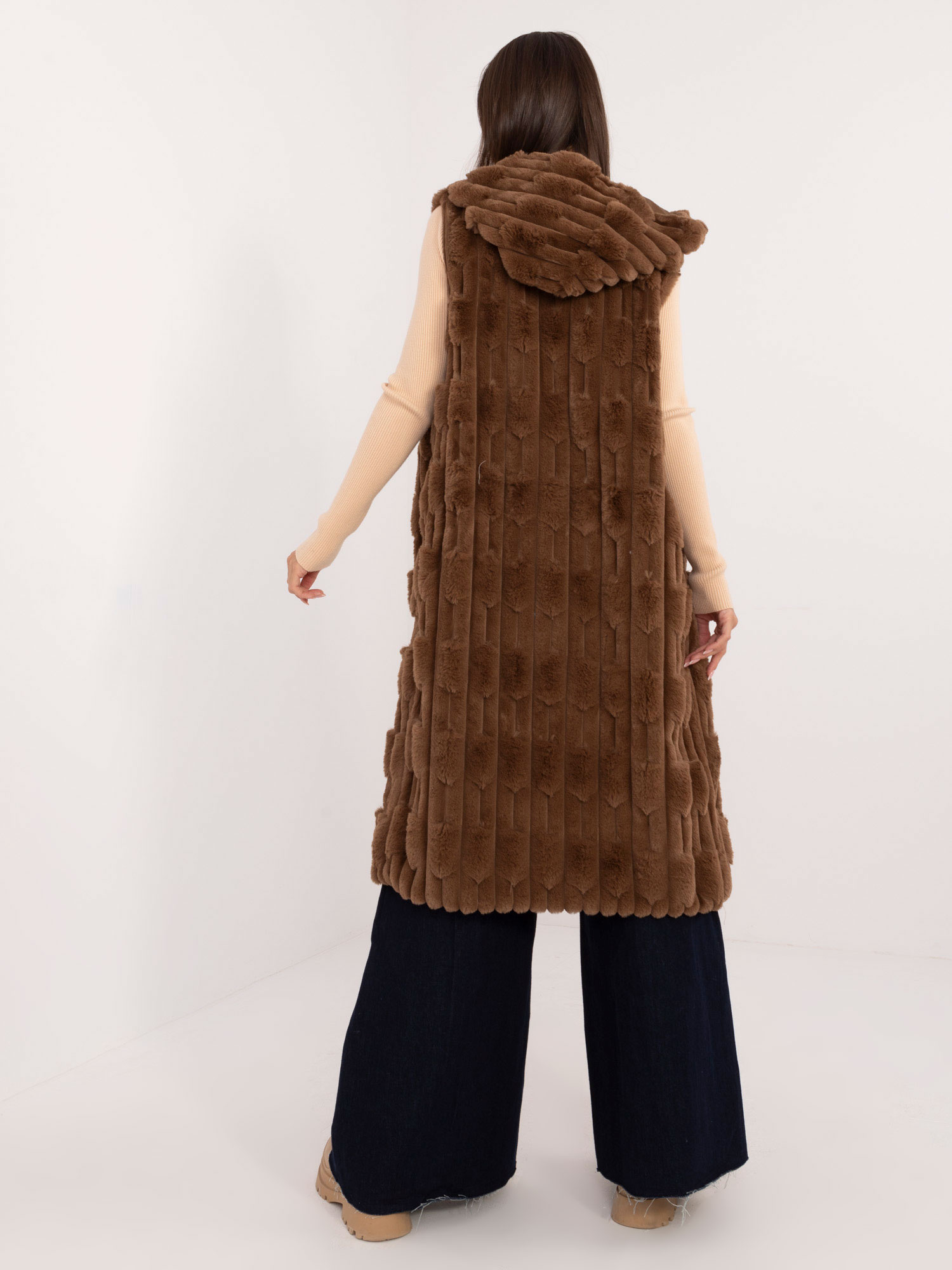 Wholesale Brown fur vest with zipper.