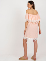 Hurt Brzoskwiniowa sukienka hiszpanka z koronką