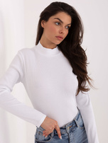 Biała prążkowana bluzka z naszywką na plecach 