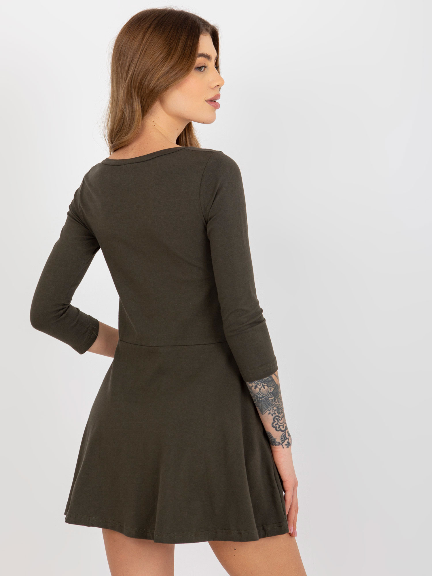 Khaki rozkloszowana mini sukienka basic z kieszeniami