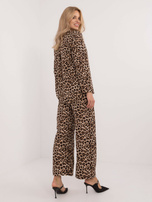 Beige-schwarzes zweiteiliges Set mit Hosen im Leopardenmuster.