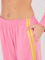 Ciemnoróżowy casualowy komplet z lampasami RUE PARIS