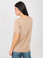 Ciemnobeżowy t-shirt basic z dekoltem V RUE PARIS 