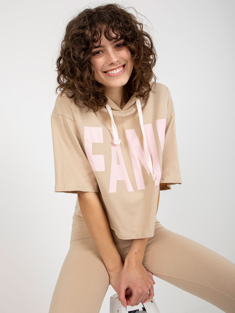 Hurt Beżowy komplet sportowy z napisami i legginsami