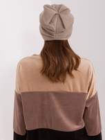 Hurtownia Ciemnobeżowa damska czapka z dzianiny