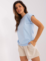 Hurtownia Jasnoniebieska bluzka na co dzień z podwijanymi rękawami