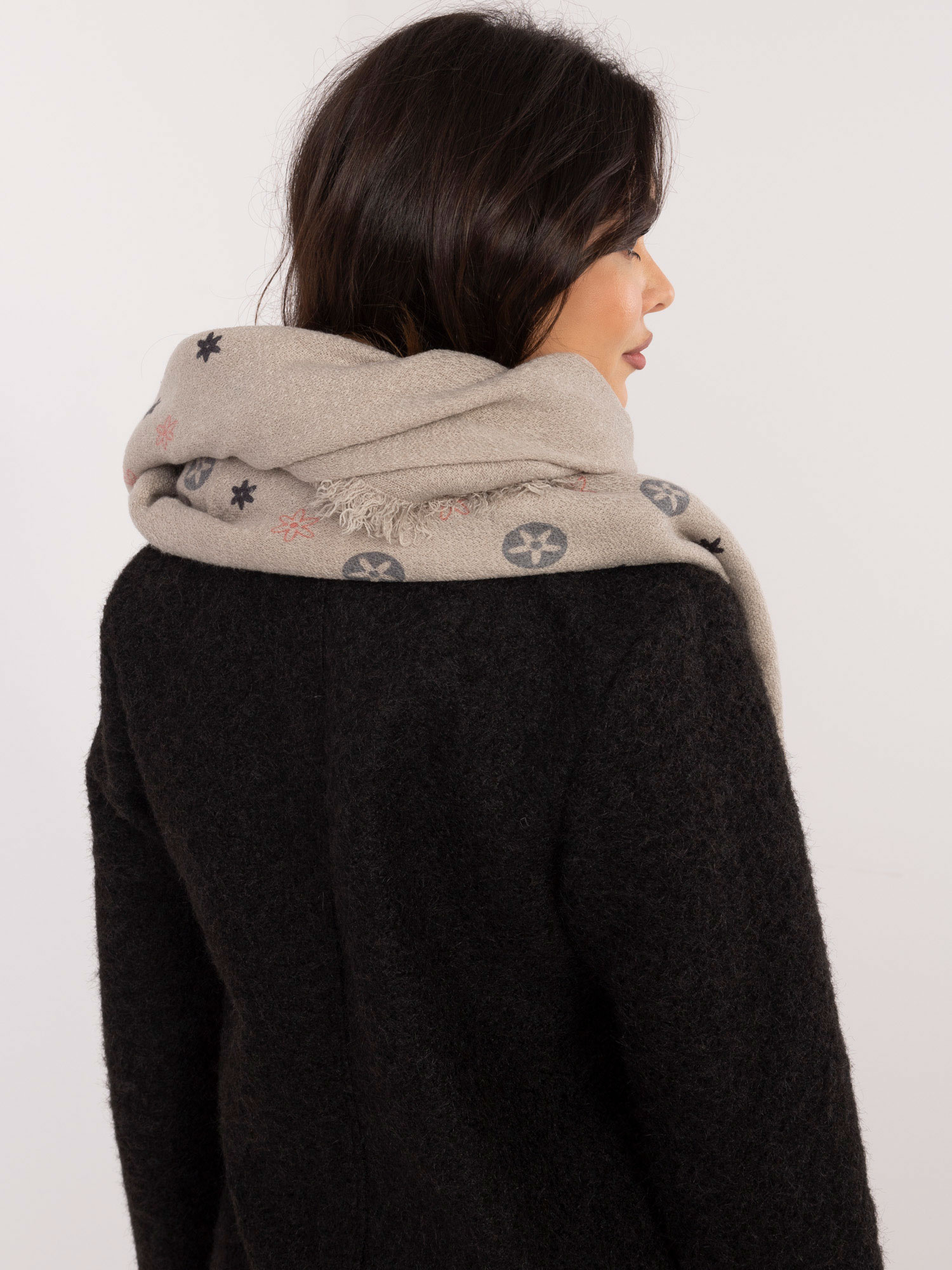 Gray women's scarf with fringes.