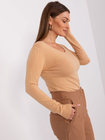 Hurt Camelowy dopasowany sweter w serek