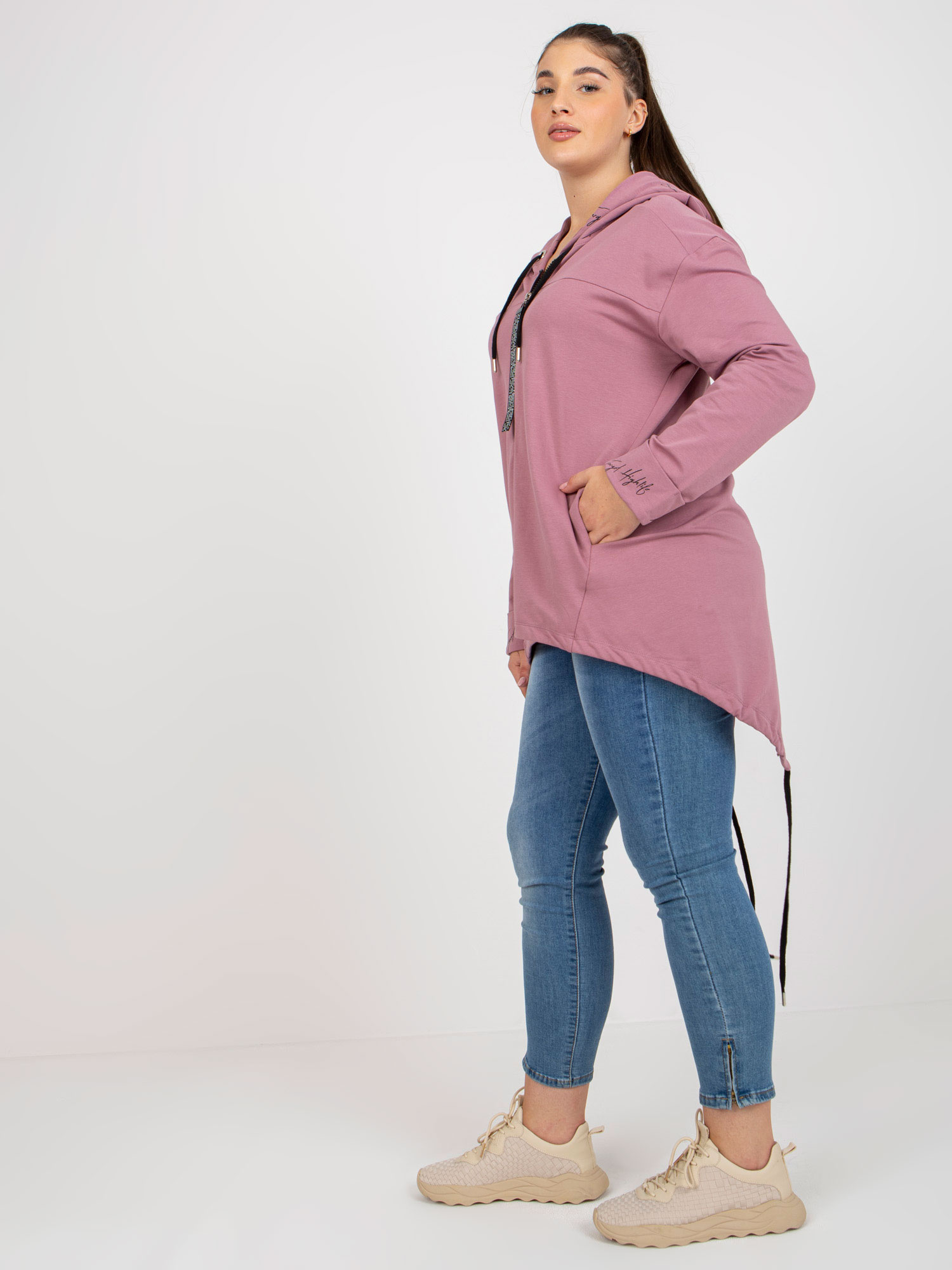 Brudnoróżowa rozpinana bluza plus size ze ściągaczem