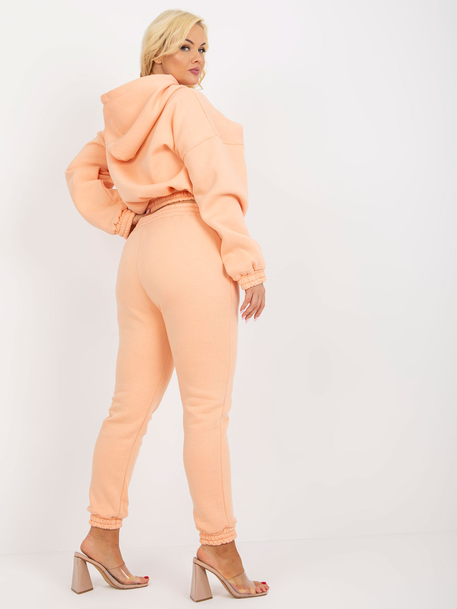 Brzoskwiniowy dresowy komplet plus size basic z bluzą