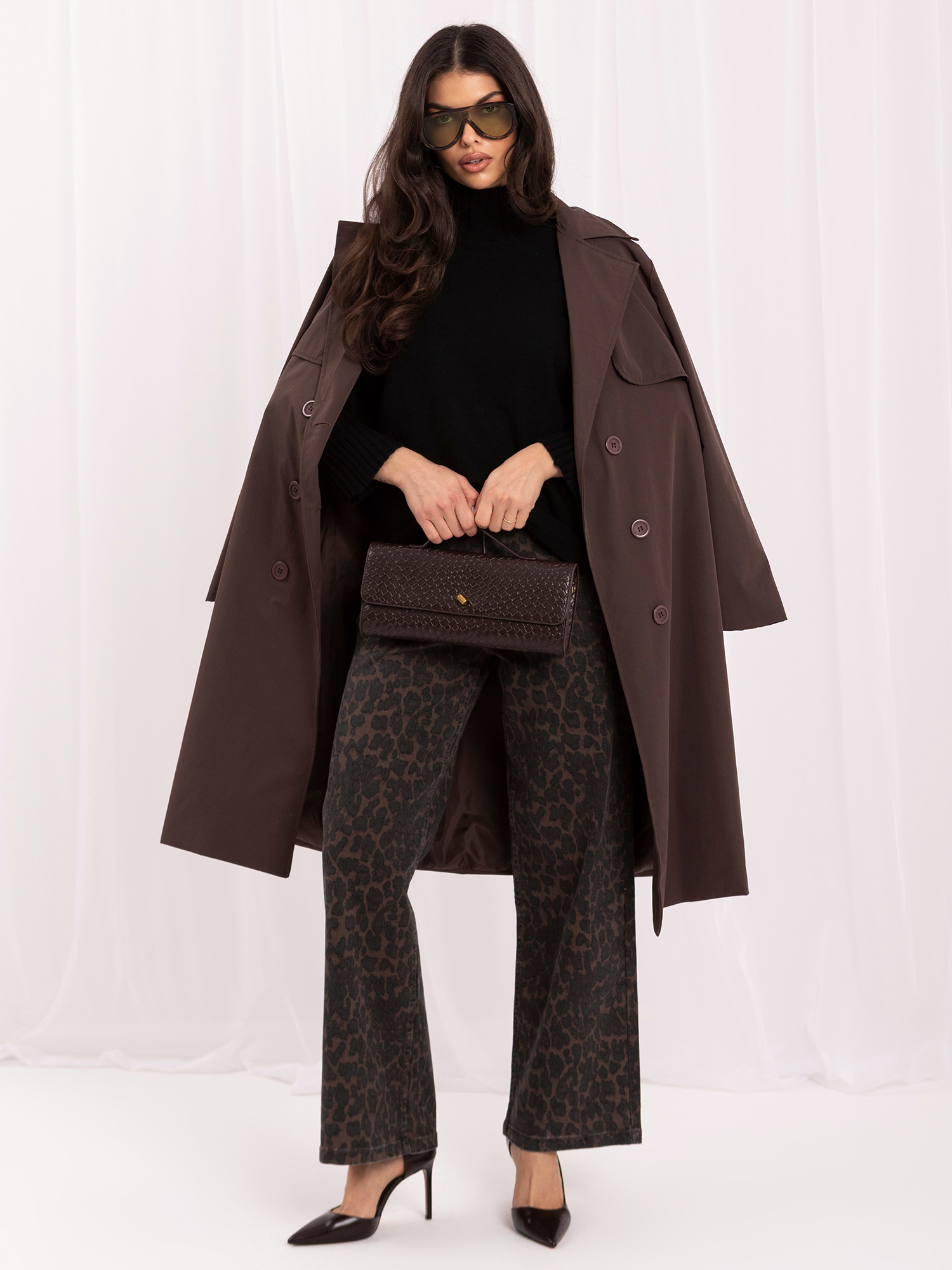 Czarny damski sweter oversize z golfem