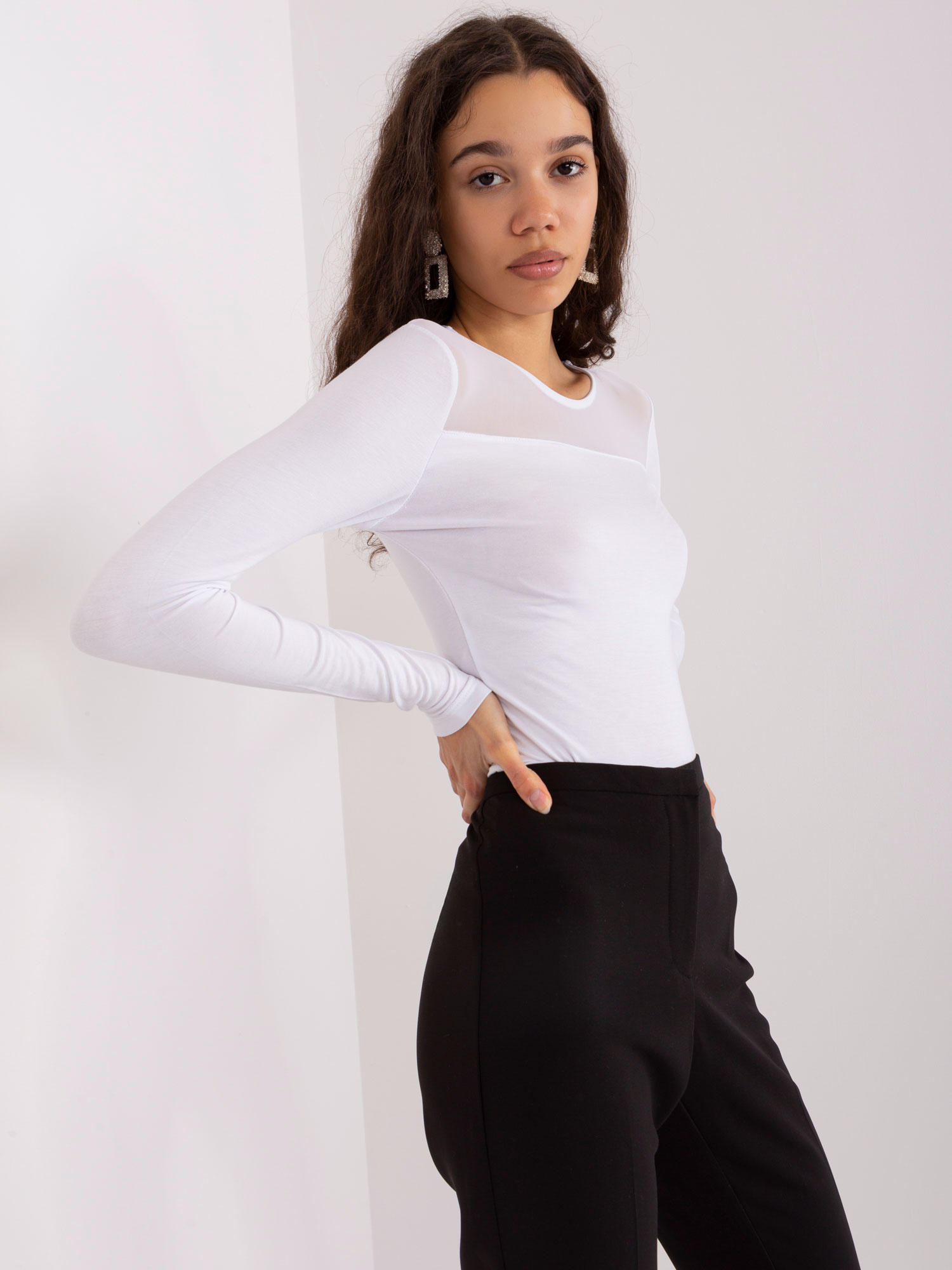 Biała bluzka longsleeve z wiskozy BASIC FEEL GOOD