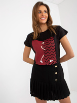Hurtownia Czarny damski t-shirt z nadrukiem z bawełny 
