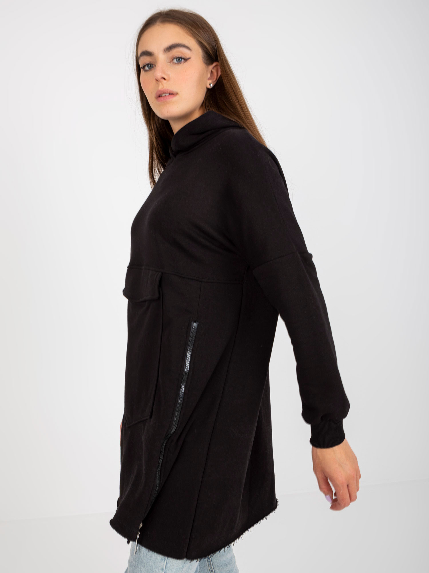 Hurtownia Czarna damska bluza basic z kapturem