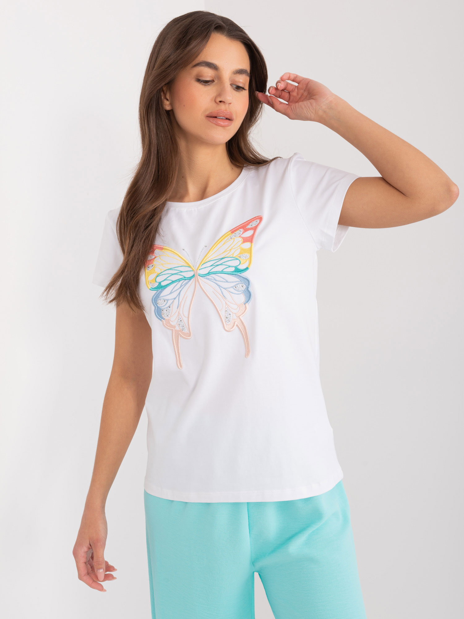 Hurt Biały t-shirt z naszywką i cyrkoniami  BASIC FEEL GOOD