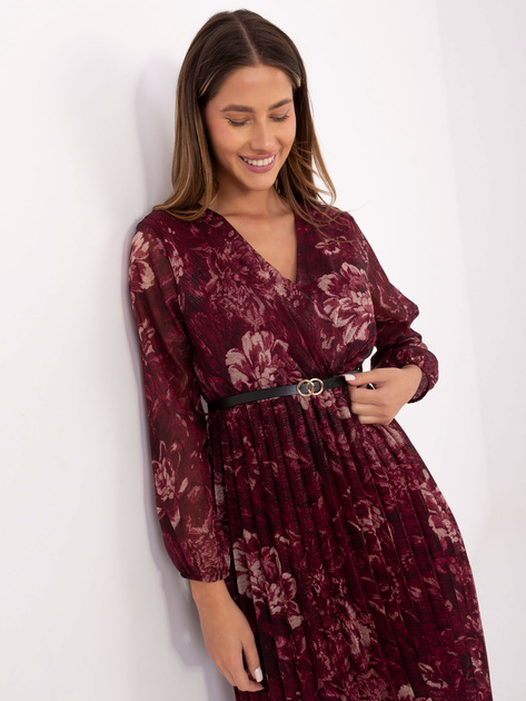 Bordowa plisowana sukienka z paskiem