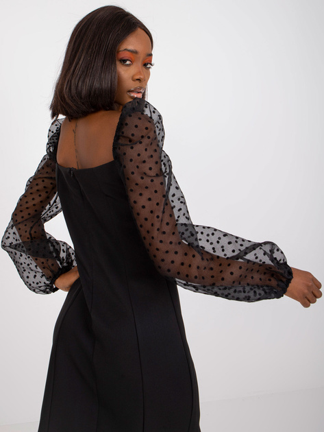 Czarna sukienka koktajlowa z bufiastymi rękawami