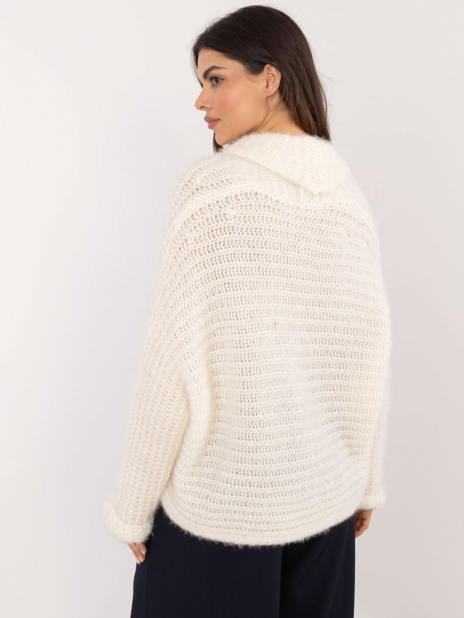 Sweter ecru