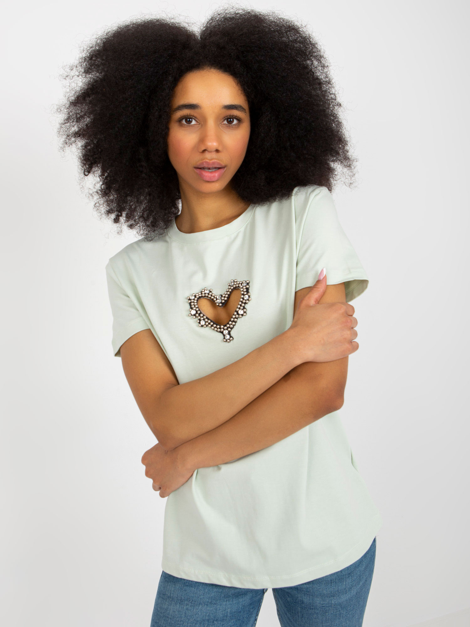 Hurtownia Jasnomiętowy t-shirt z aplikacją i wycięciem