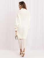 Hurt Ecru mini sukienka oversize z dzianiny Violetta RUE PARIS