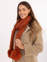 Ciemnopomarańczowy ciepły szal z pomponami